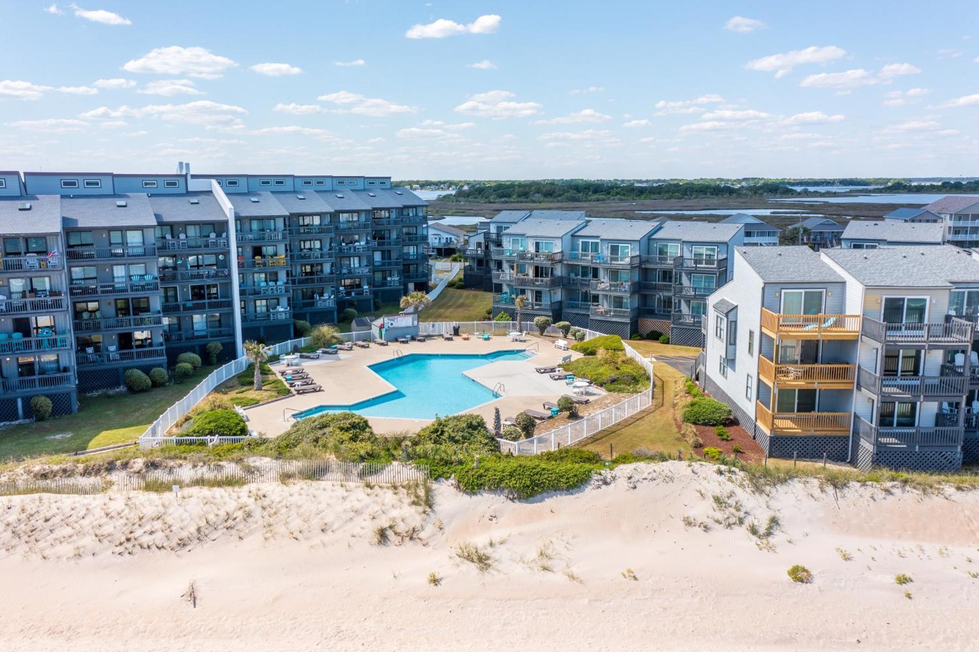 Shipwatch Villas North Topsail Beach Room photo