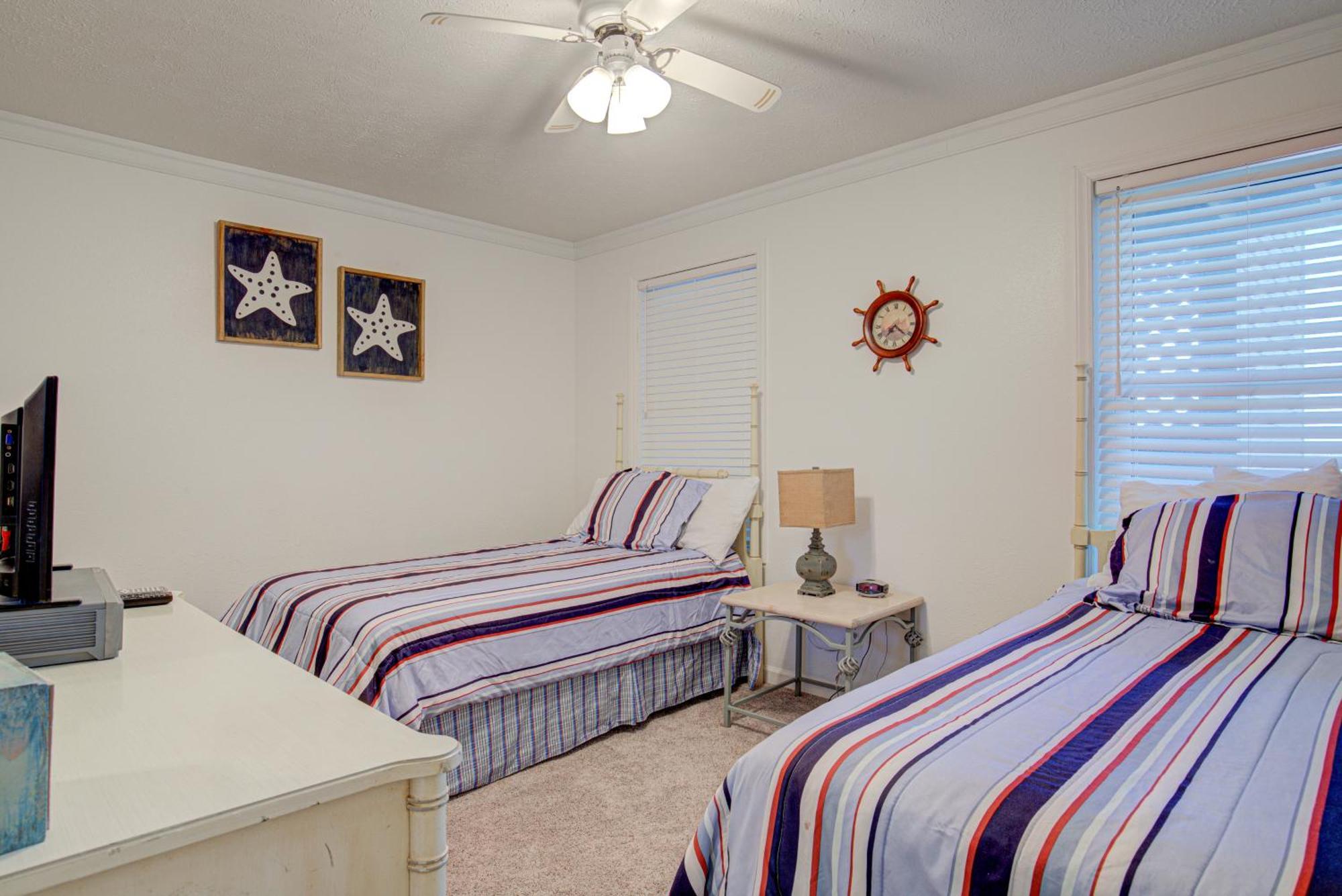 Shipwatch Villas North Topsail Beach Room photo